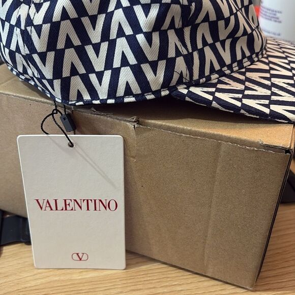 Valentino Garavani & Dust Bag Navy and White Patterned Hat $425 main image 4